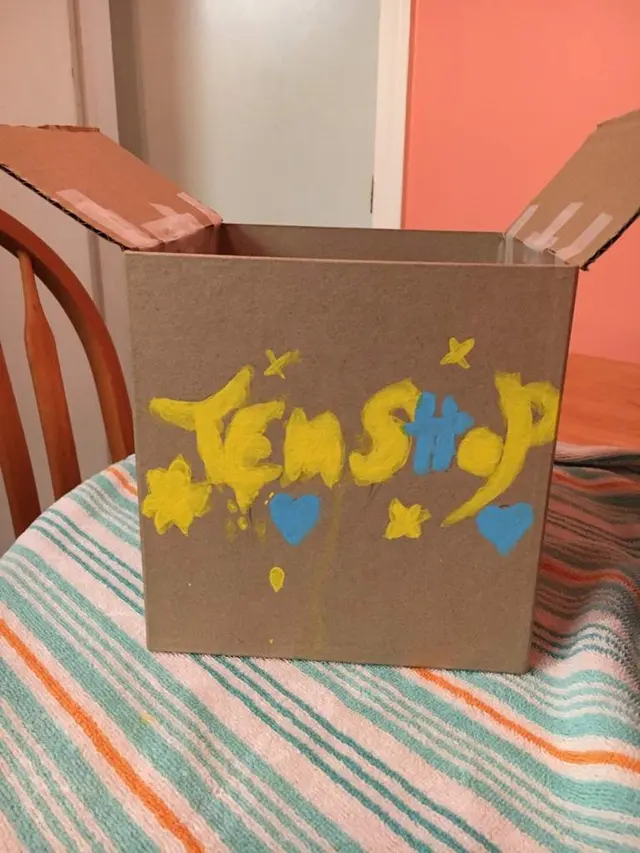 Chat with Tem shop box | non-binary